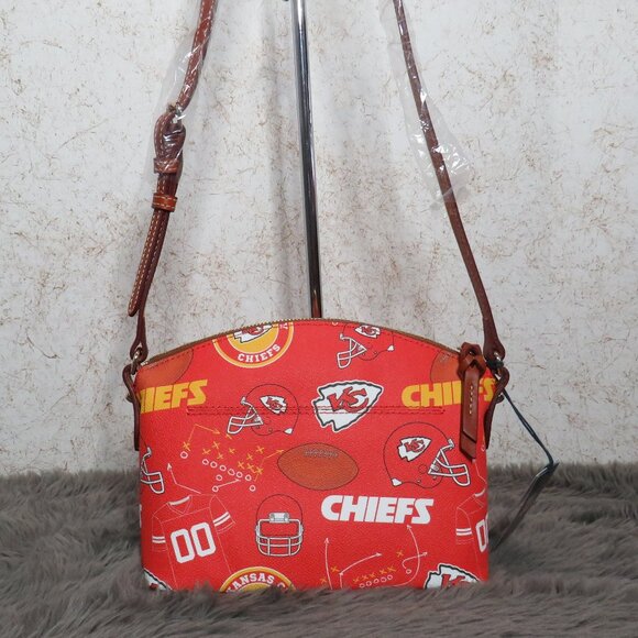 Dooney & Bourke NFL Kansas City Chiefs Suki Crossbody (Red) - Picture 3 of 6